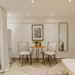 Chic Hideaway In Little Venice