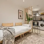 Chic Hideaway In Little Venice
